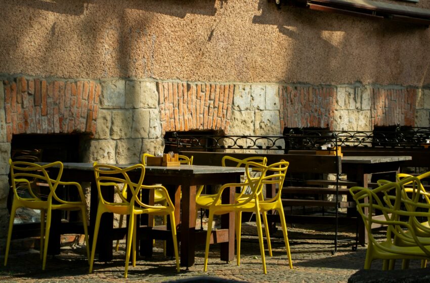 Χωρίς άδεια το 50% των καταστημάτων με τραπεζοκαθίσματα σε εξωτερικό χώρο