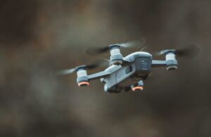 Αναστάτωση με drones και στην Αγία Παρασκευή: Καταγγελία για συστηματικές πτήσεις πάνω από σπίτια