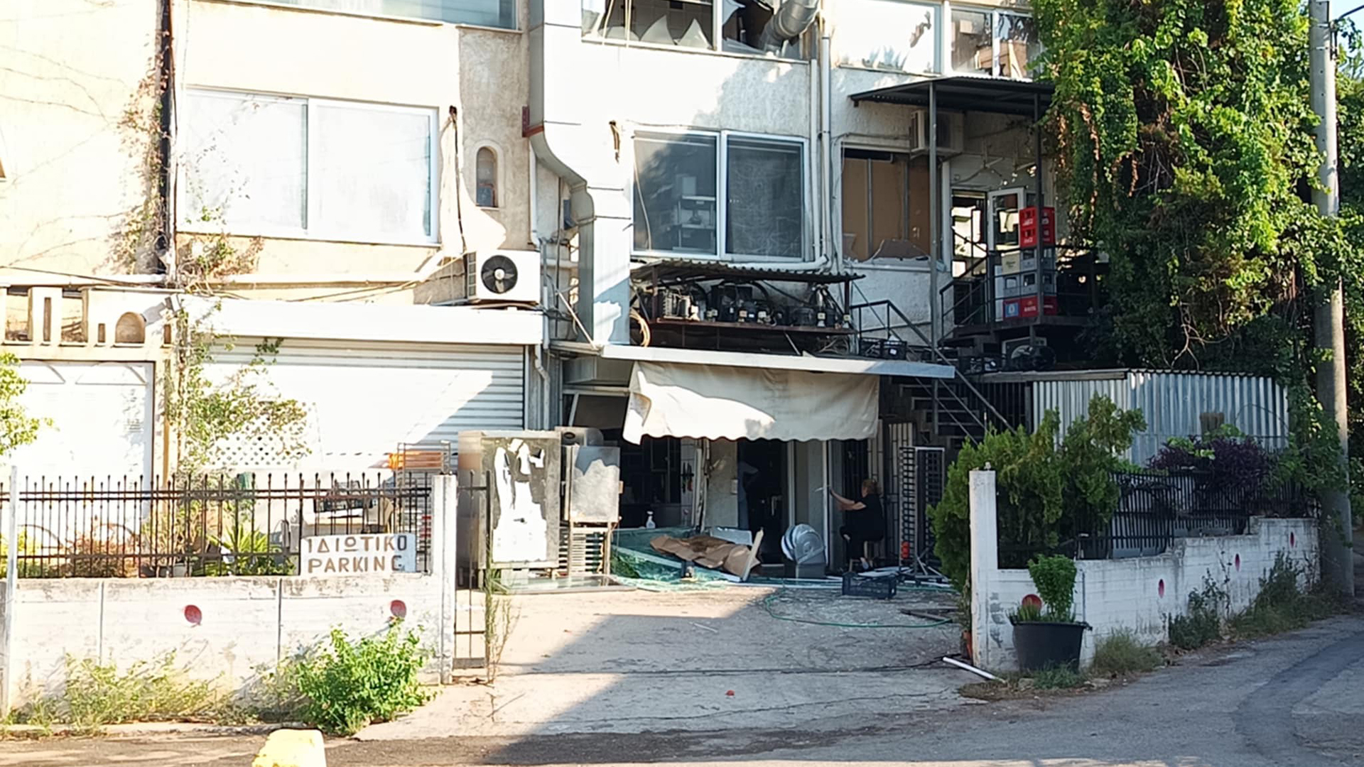Έσκασε φιάλη σε ταβέρνα στο Μαρούσι - Στο νοσοκομείο δύο εργαζόμενες