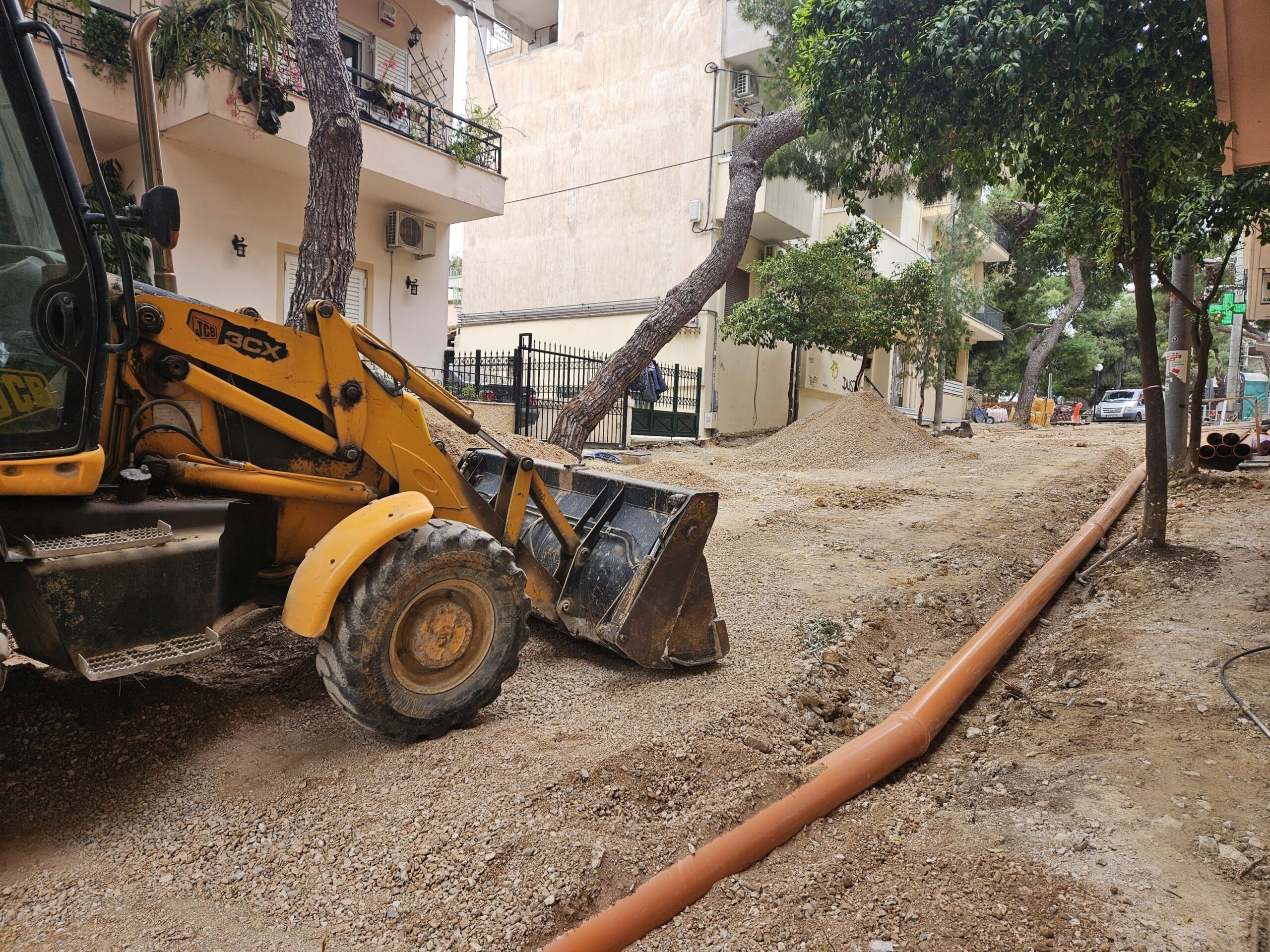 Εργασίες στα δίκτυα ακαθάρτων και όμβριων υδάτων από τον Δήμο Ηρακλείου Αττικής