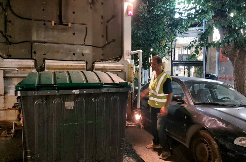 Συνεχίζεται το πλύσιμο των κάδων στη Νέα Ιωνία