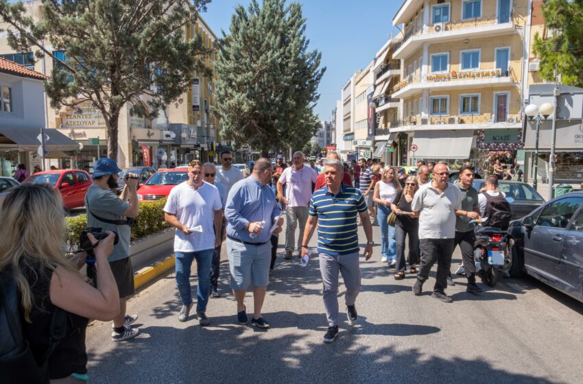  Συμβολικός αποκλεισμός της Λ. Ηρακλείου για να μείνει το ΙΕΚ στη Νέα Ιωνία (vid)