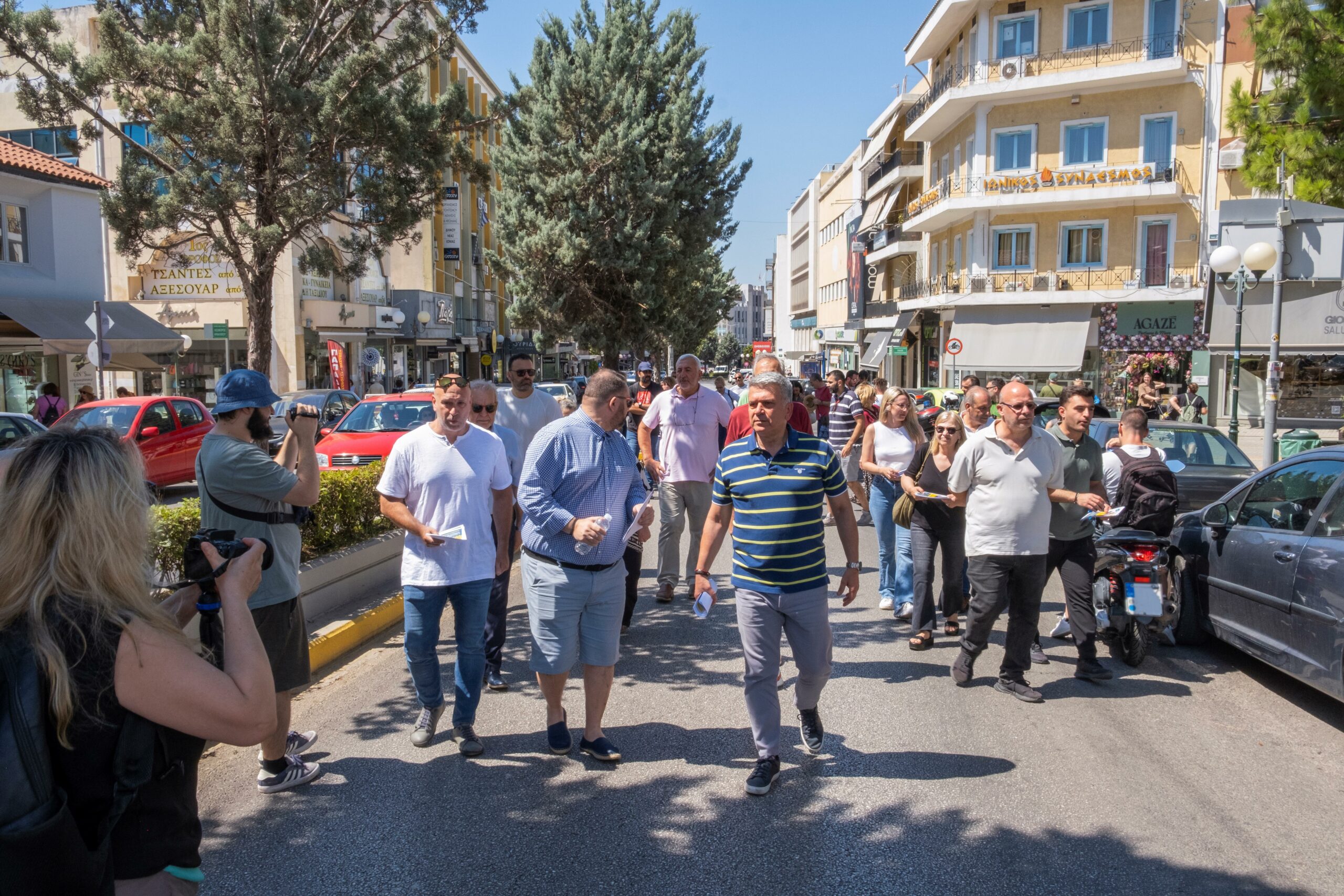 Συμβολικός αποκλεισμός της Λ. Ηρακλείου για να μείνει το ΙΕΚ στη Νέα Ιωνία (vid) Συμβολικός αποκλεισμός της Λ. Ηρακλείου για να μείνει το ΙΕΚ στη Νέα Ιωνία (vid)