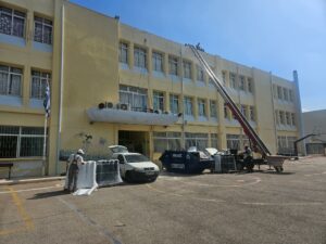 Εργασίες μόνωσης στην ταράτσα του 7ου Δημοτικού λίγο πριν το άνοιγμα των σχολείων