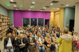 Η Λένα Διβάνη μοιράστηκε τις ιστορίες των βιβλίων της στη Δημοτική Βιβλιοθήκη Νέας Ιωνίας