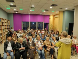 Η Λένα Διβάνη μοιράστηκε τις ιστορίες των βιβλίων της στη Δημοτική Βιβλιοθήκη Νέας Ιωνίας