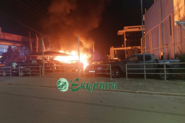 Ν. Φιλαδέλφεια: Εμπρησμός σε εταιρεία αυτοκινήτων (φωτορεπορταζ)