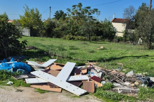 Ακόμα μια αυτοσχέδια χωματερή στο Ηράκλειο.