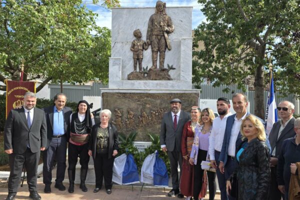 Tα αποκαλυπτήρια του μνημείου και τα εγκαίνια της πλατείας Ποντίων στο Πέραμα
