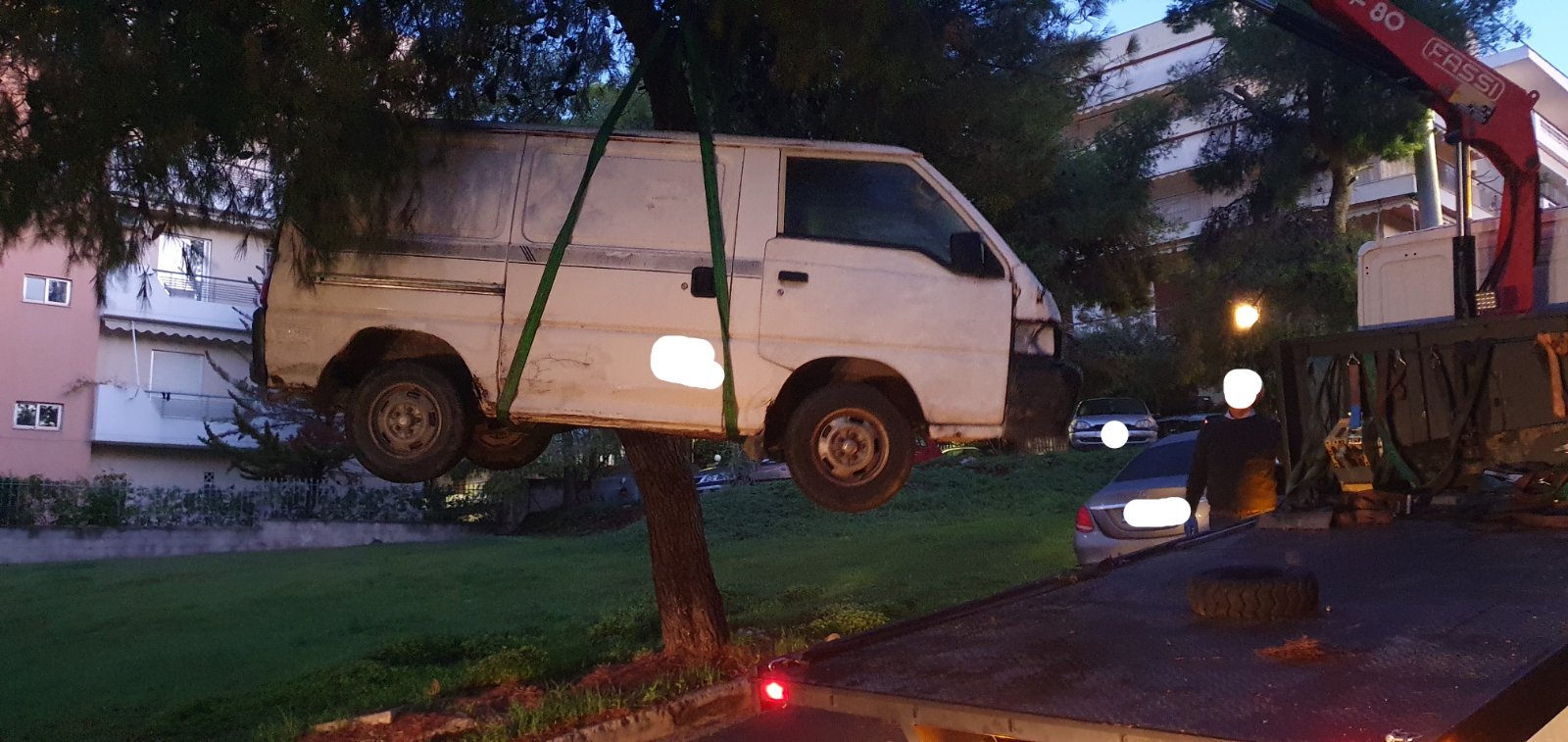 Εγκαταλελειμμένα οχήματα απομάκρυνε ο Δήμος Ηρακλείου Αττικής