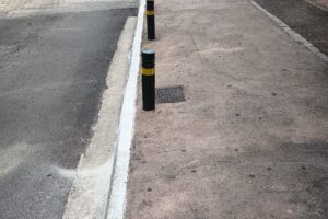 Ο Δήμος Νέας Ιωνίας ενημερώνει για τα κολωνάκια στα πεζοδρόμια - Τι προβλέπει ο νόμος