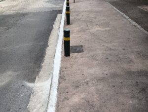 Ο Δήμος Νέας Ιωνίας ενημερώνει για τα κολωνάκια στα πεζοδρόμια - Τι προβλέπει ο νόμος