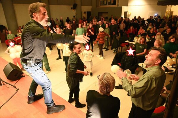 Πραγματοποιήθηκε η συναυλία του Επικοινωνία 94FM με τον Θ. Καλλίρη