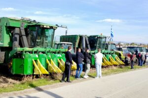 Συνεχίζουν οι αγρότες: Ενισχύονται τα μπλόκα με την οργή να ξεχειλίζει