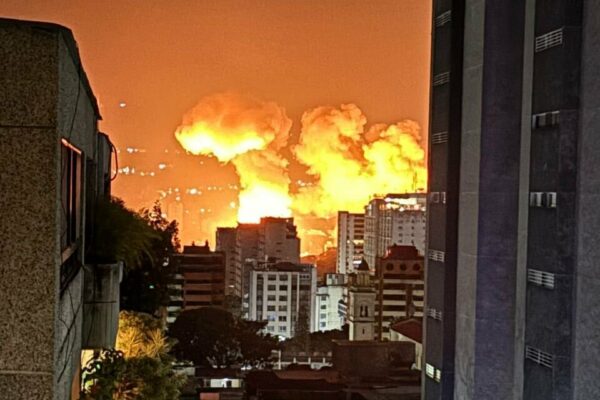 Οι ΗΠΑ βομβάρδισαν τη Βενεζουέλα - Σε κατάσταση έκτακτης ανάγκης η χώρα