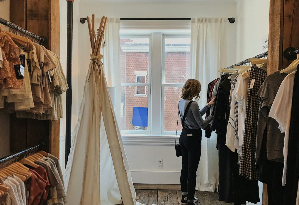 Ξεκινούν οι χειμερινές εκπτώσεις: Μεγάλες μειώσεις τιμών προαναγγέλλουν οι επαγγελματίες