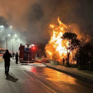 «Ασφυξία τέλος»: Το Πέραμα «στο πόδι» μετά τη φωτιά στα Καζάνια - Κινητοποίηση την Παρασκευή