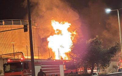 «Συναγερμός» στο Πέραμα: Σε εξέλιξη φωτιά στα καζάνια