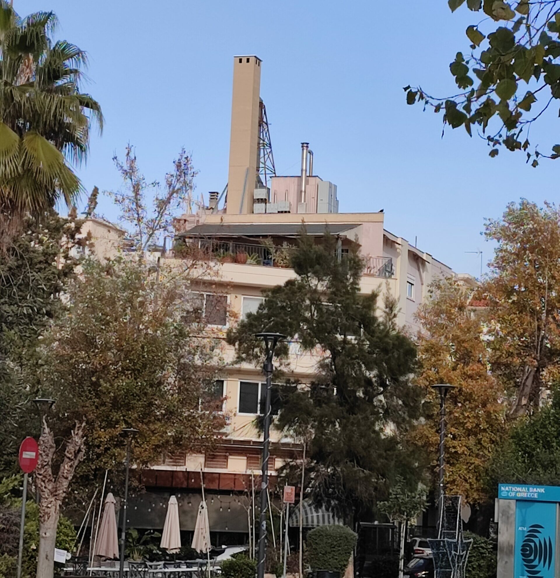 Αγία Παρασκευή: Διαμαρτύρονται για την τοποθέτηση κεραίας κινητής τηλεφωνίας σε πυκνοκατοιμένη γειτονιά