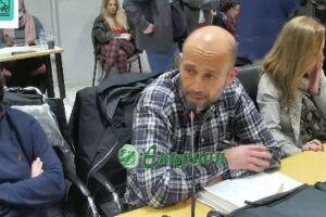 Ηλ. Τσιμπουκάκης για σχολεία: Στηρίζετε την κυβέρνηση του «ο τζάμπας πέθανε»