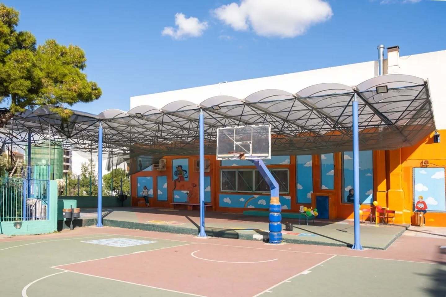 Τοποθετήθηκε το στέγαστρο στο 7ο Δημοτικό Νέας Ιωνίας