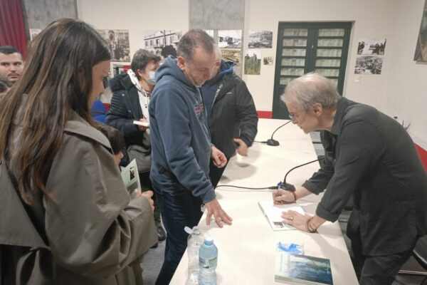 Νέα Ιωνία: Παρουσιάστηκε το βιβλίο «Ξενοδοχεία» του Μίλτου Πασχαλίδη