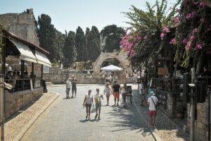 Youth Pass 2026: Ενίσχυση 150 ευρώ για τους νέους 18 και 19 ετών