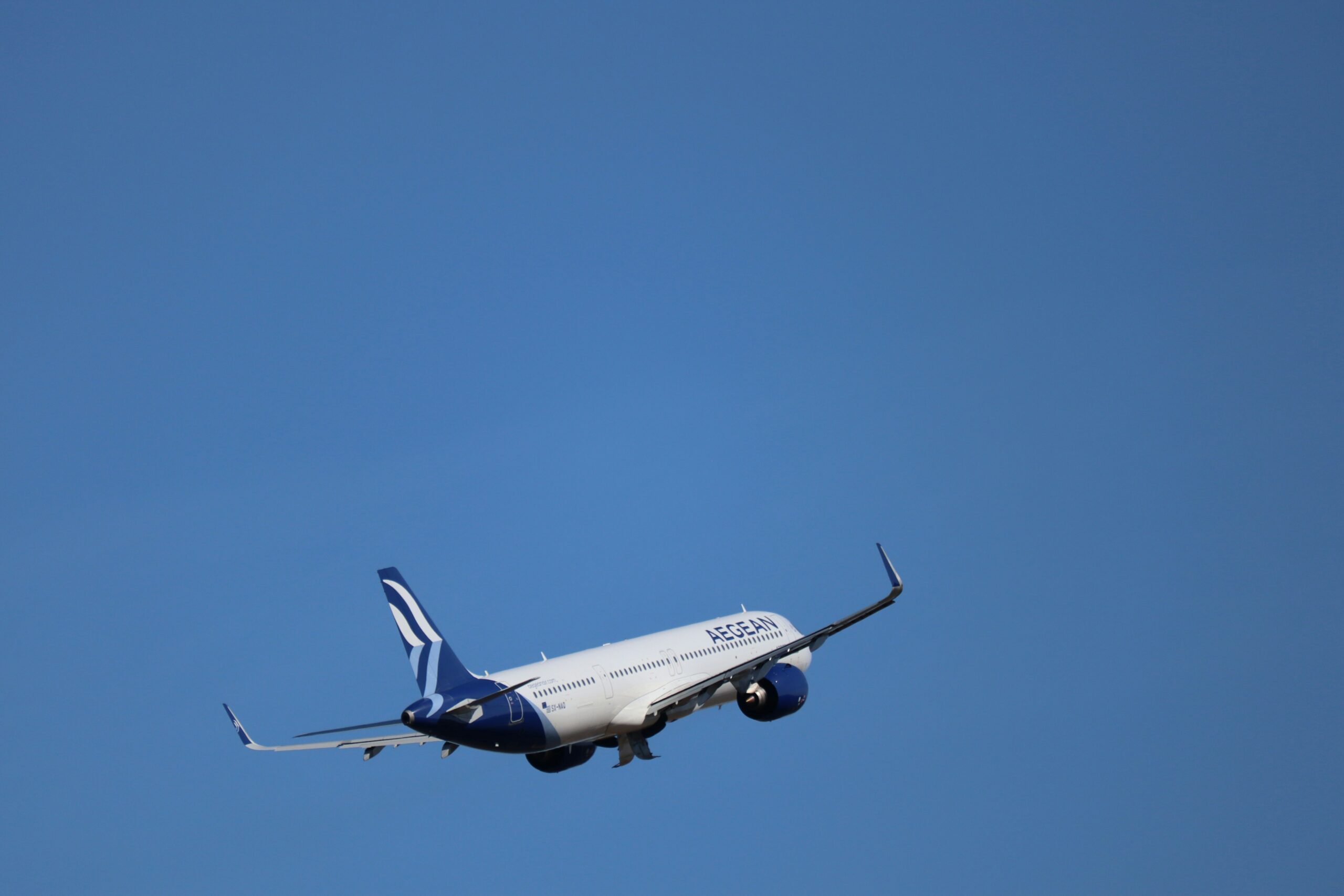 Έκλεισε ο εναέριος χώρος της Κύπρου - Επιστρέφει στην Αθήνα η πρωινή πτήση της Aegean για Λάρνακα