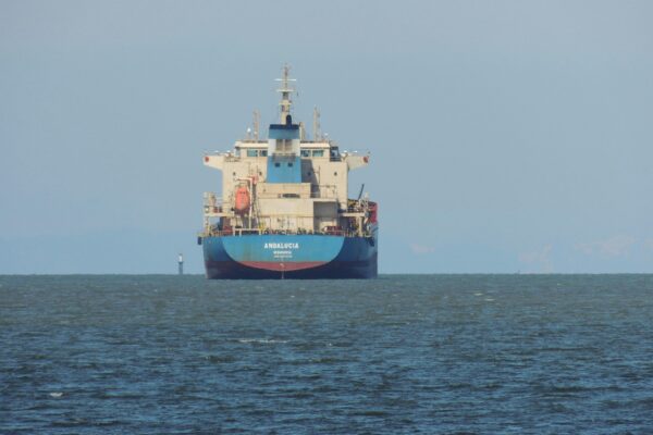 Νέα επίθεση σε τάνκερ στον Κόλπο του Ομάν - Τα σωματεία απαιτούν να γυρίσουν πίσω οι Έλληνες ναυτεργάτες