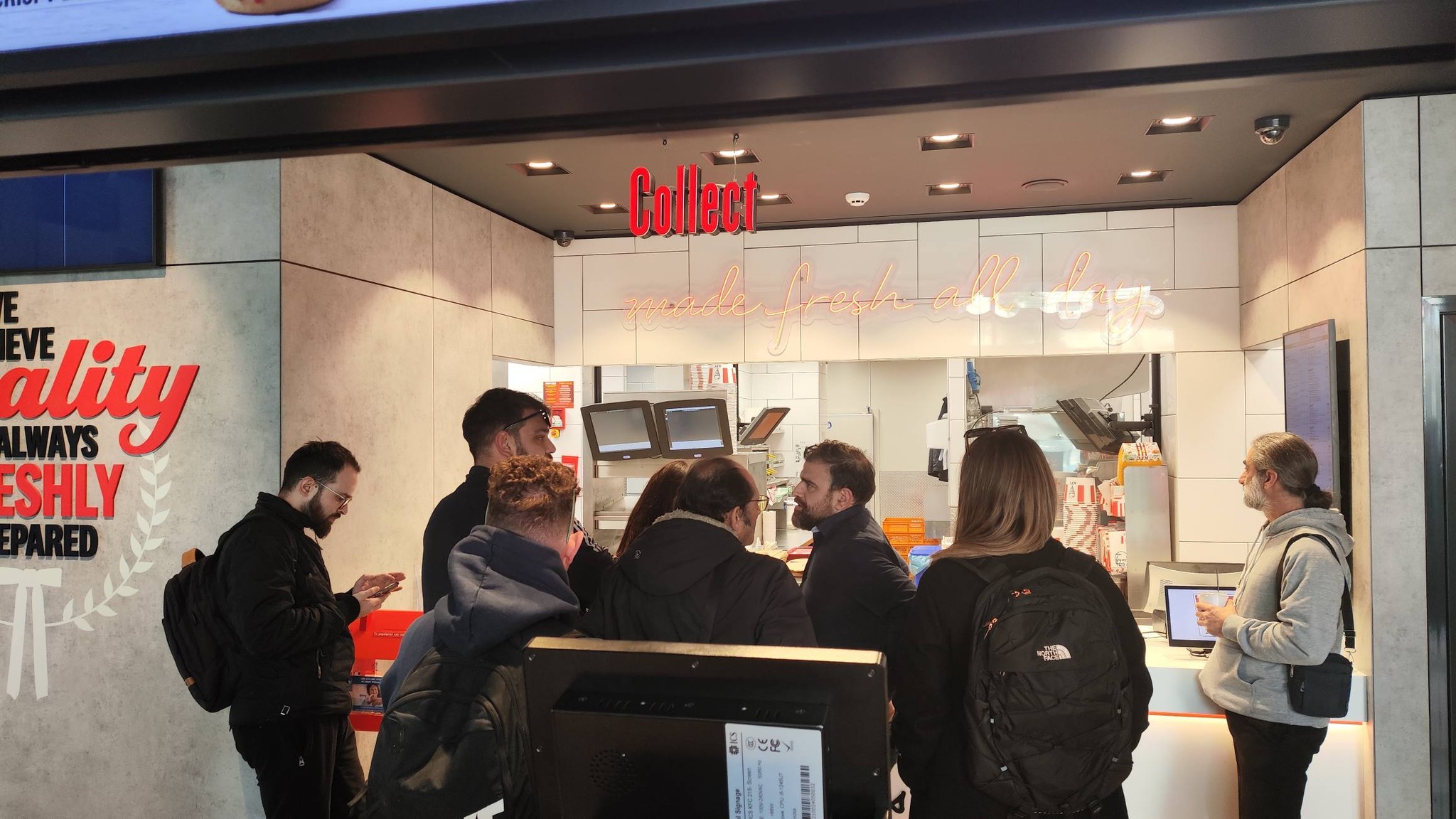 γιατί πρωτοστάτησε στη διαμαρτυρία για την απόλυση άλλου εργαζόμενου, στο συγκεκριμένο κατάστημα την 25η Μαρτίου και στοχοποιήθηκε από την εργοδοσία της πολυεθνικής