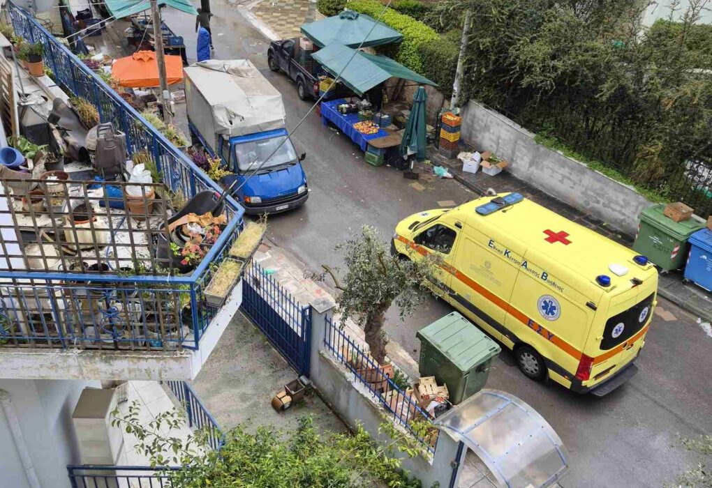 Καναπίτσα: Δυσκολίες στην πρόσβαση ΕΚΑΒ λόγω της λαϊκής αγοράς – Τι καταγγέλλουν οι κάτοικοι