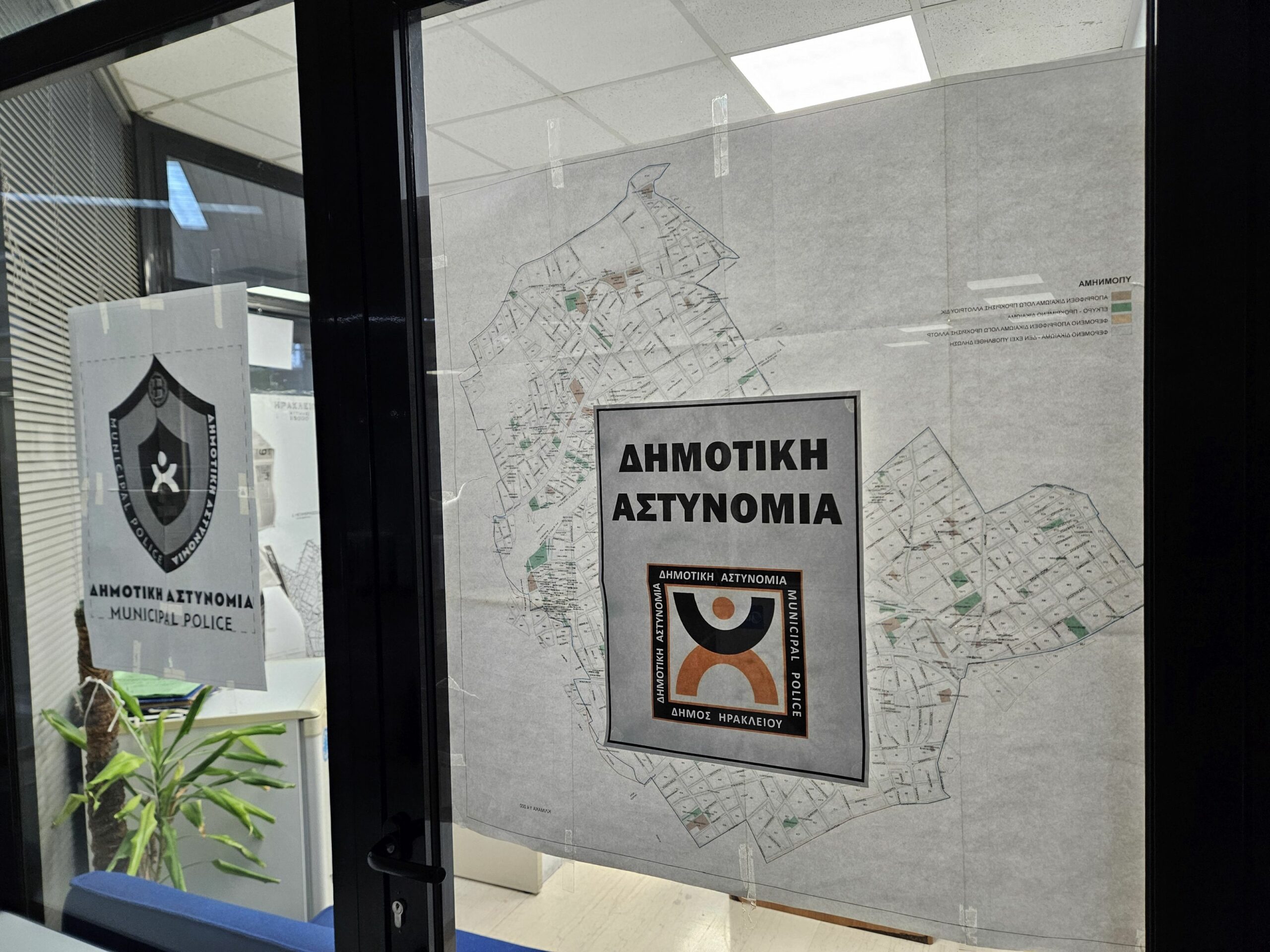 Επιστροφή πινακίδων και διπλωμάτων στους οδηγούς από την Δημοτική Αστυνομία Ηρακλείου Αττικής ενόψει Πάσχα