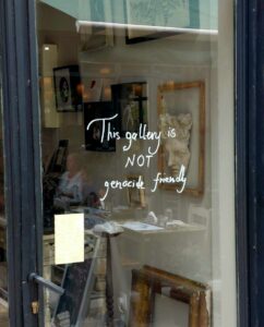 Ψυρρή: Έκαψαν γκαλερί γιατί δήλωνε ότι «δεν είναι φιλική προς τη γενοκτονία»