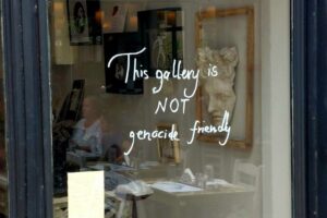 Ψυρρή: Έκαψαν γκαλερί γιατί δήλωνε ότι «δεν είναι φιλική προς τη γενοκτονία»