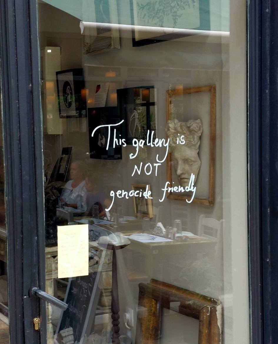 Ψυρρή: Έκαψαν γκαλερί γιατί δήλωνε ότι «δεν είναι φιλική προς τη γενοκτονία»