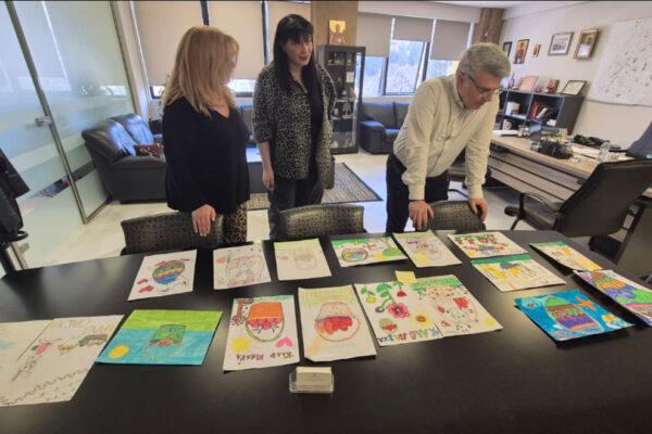 Νέα Ιωνία: Ζωγραφές παιδιών στις ευχετήριες κάρτες του Δημάρχου