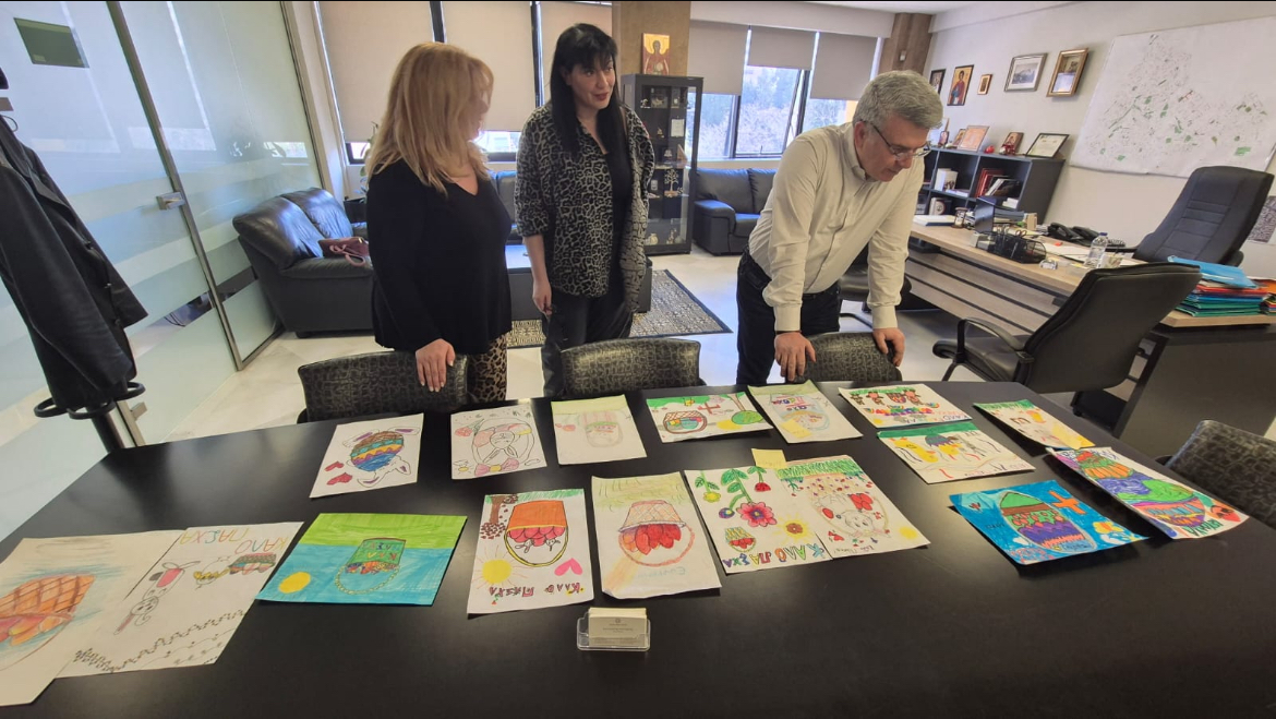 Νέα Ιωνία: Ζωγραφές παιδιών στις ευχετήριες κάρτες του Δημάρχου