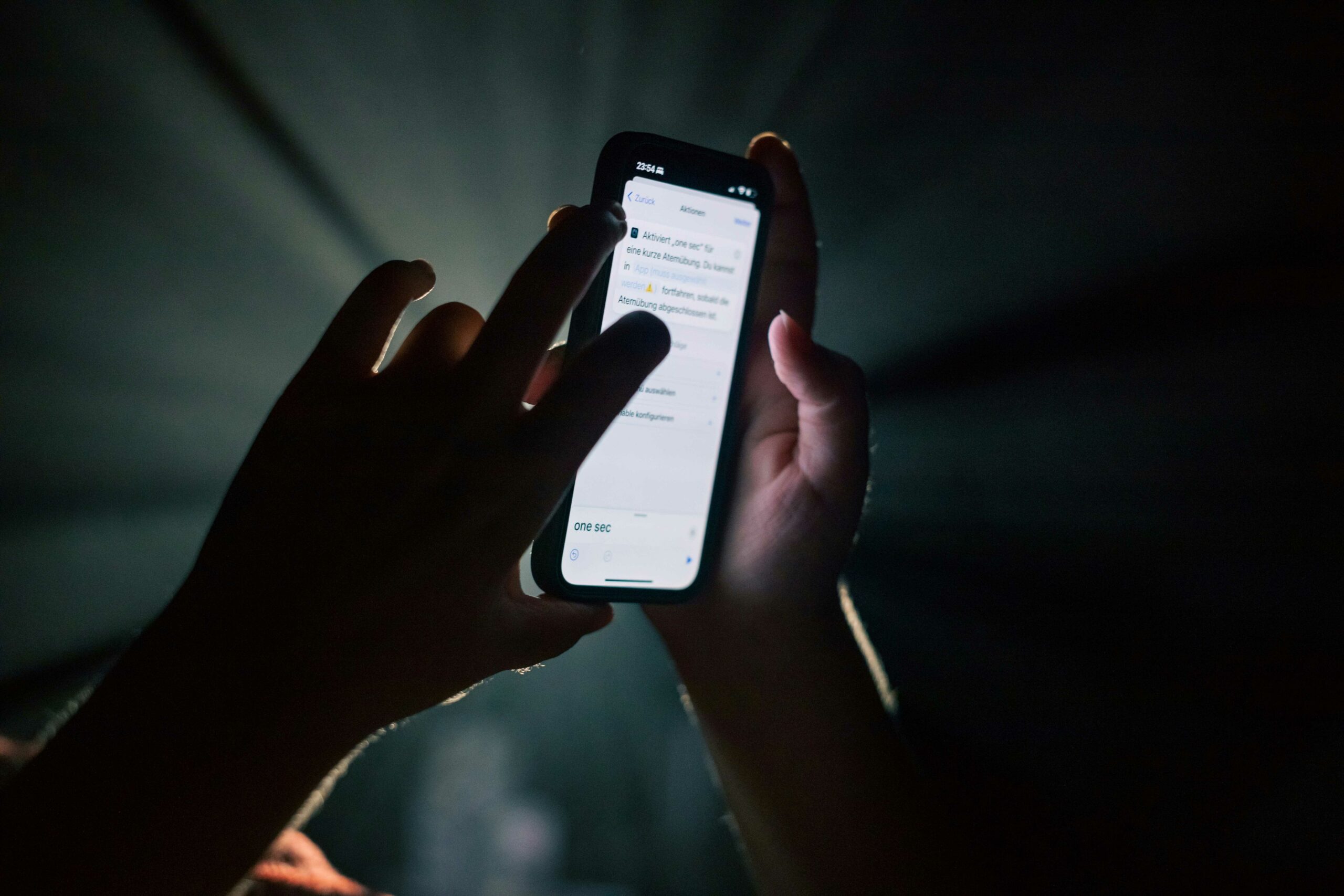 ΚΚΕ για social media: Λίπασμα για τους εθισμούς και τις εξαρτήσεις είναι όσα στερούν από τη νεολαία η κυβέρνηση και η ΕΕ